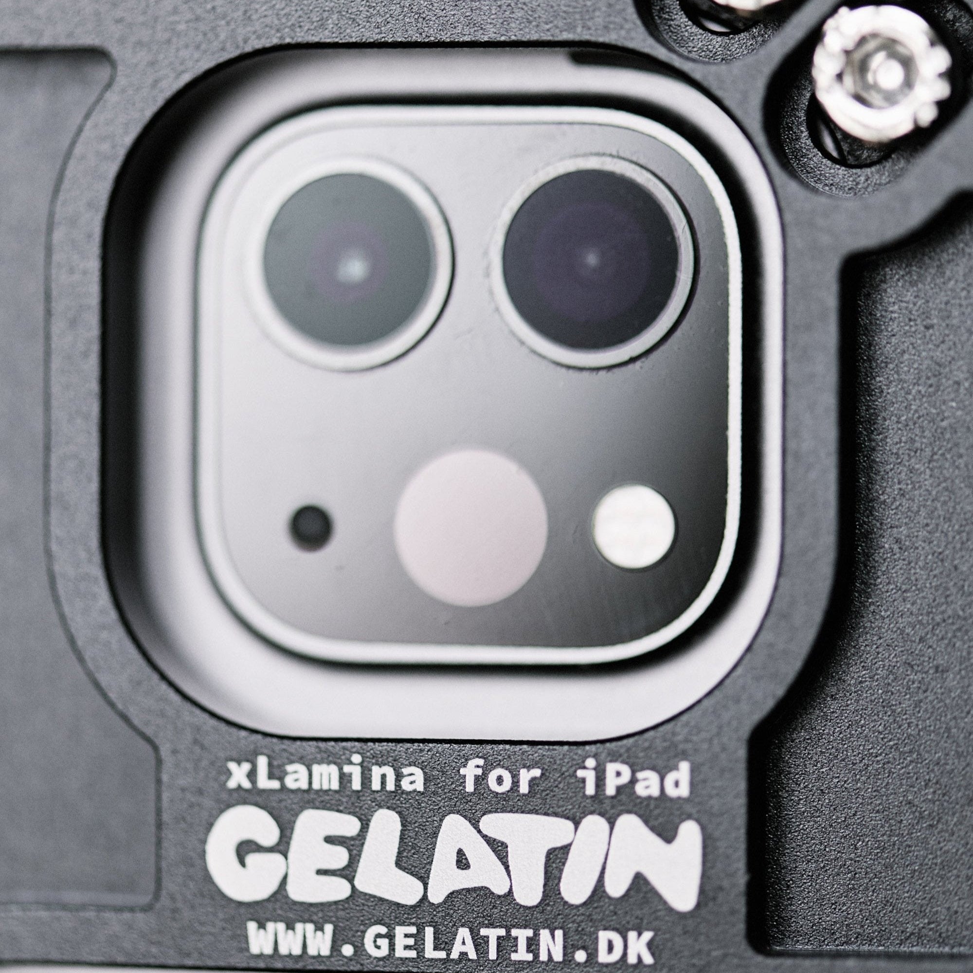 xLamina 13 2.0 - with Magnetic Carbon Shade