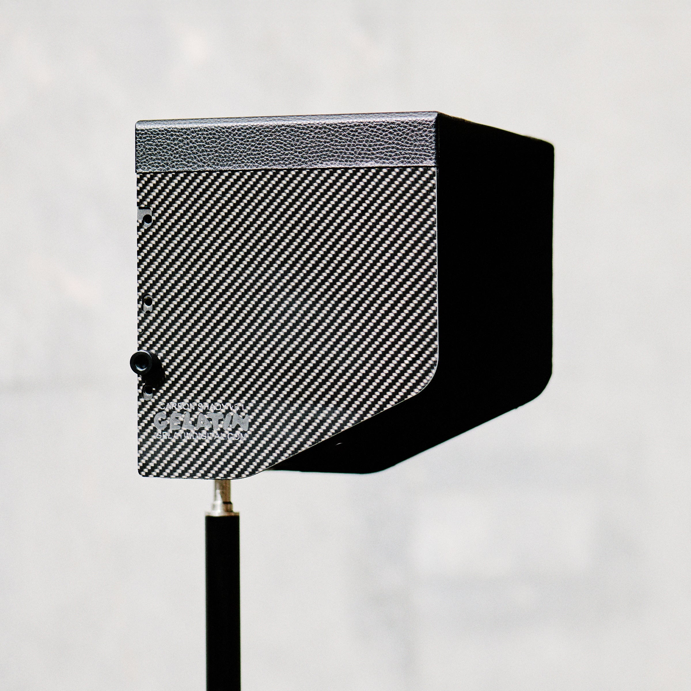 250912_Carbon_Shade_Accsoon_0172_1x1_square_30080865-6744-4978-a564-9a5223a25305.jpg