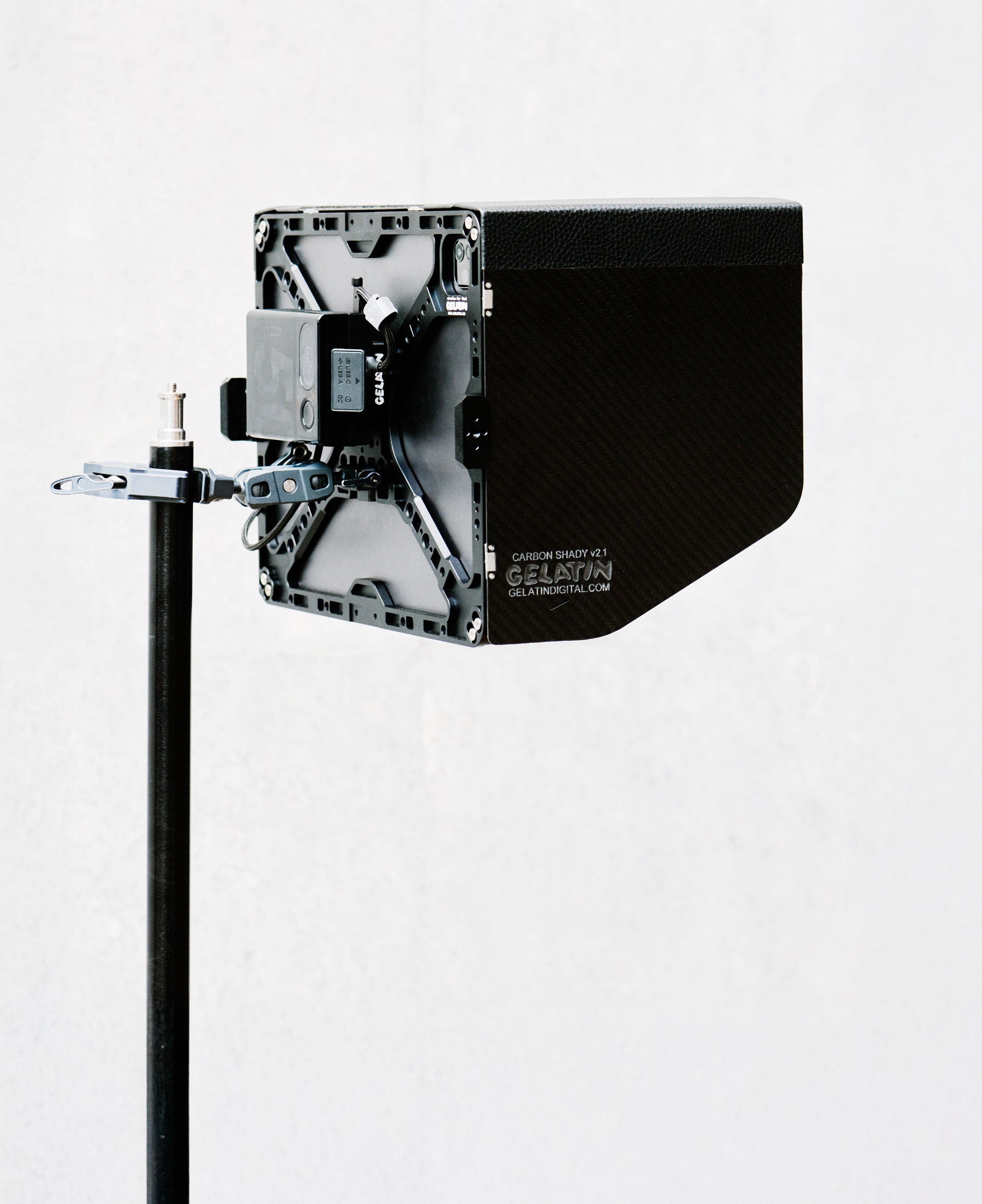 xLamina 13 2.0 - with Magnetic Carbon Shade