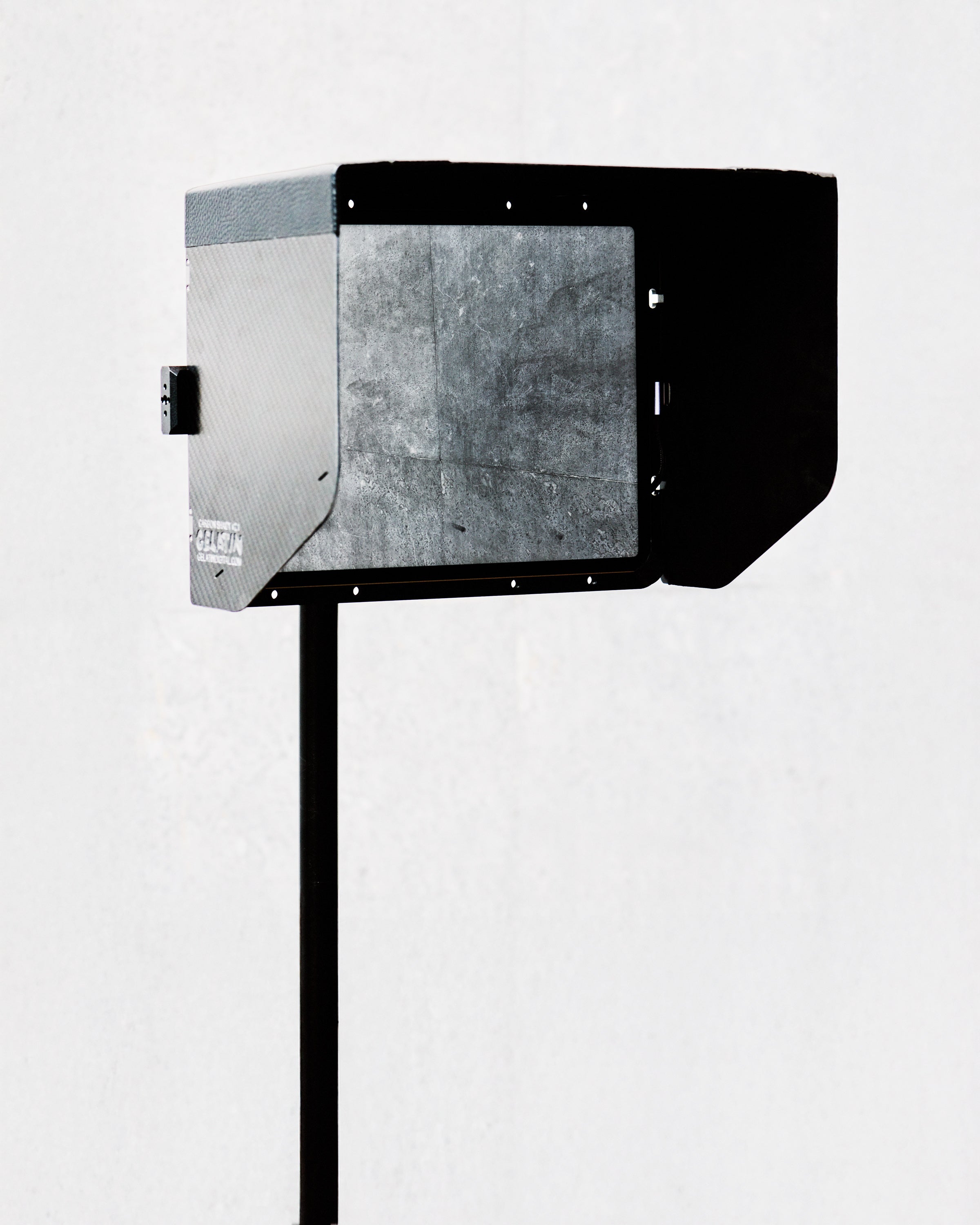 xLamina 13 2.0 - with Magnetic Carbon Shade