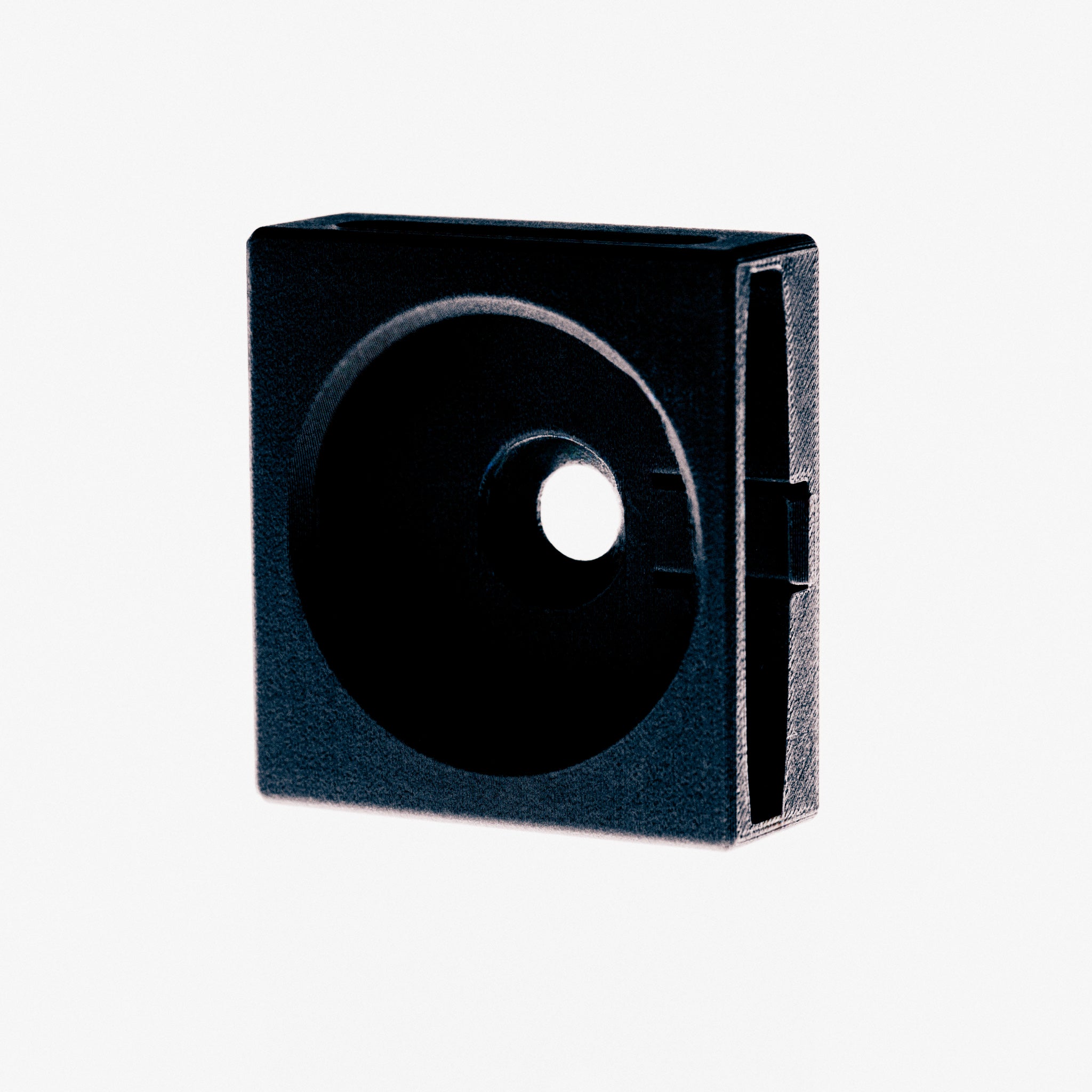 Nido — USB-C Hub Holder for Digi Plates