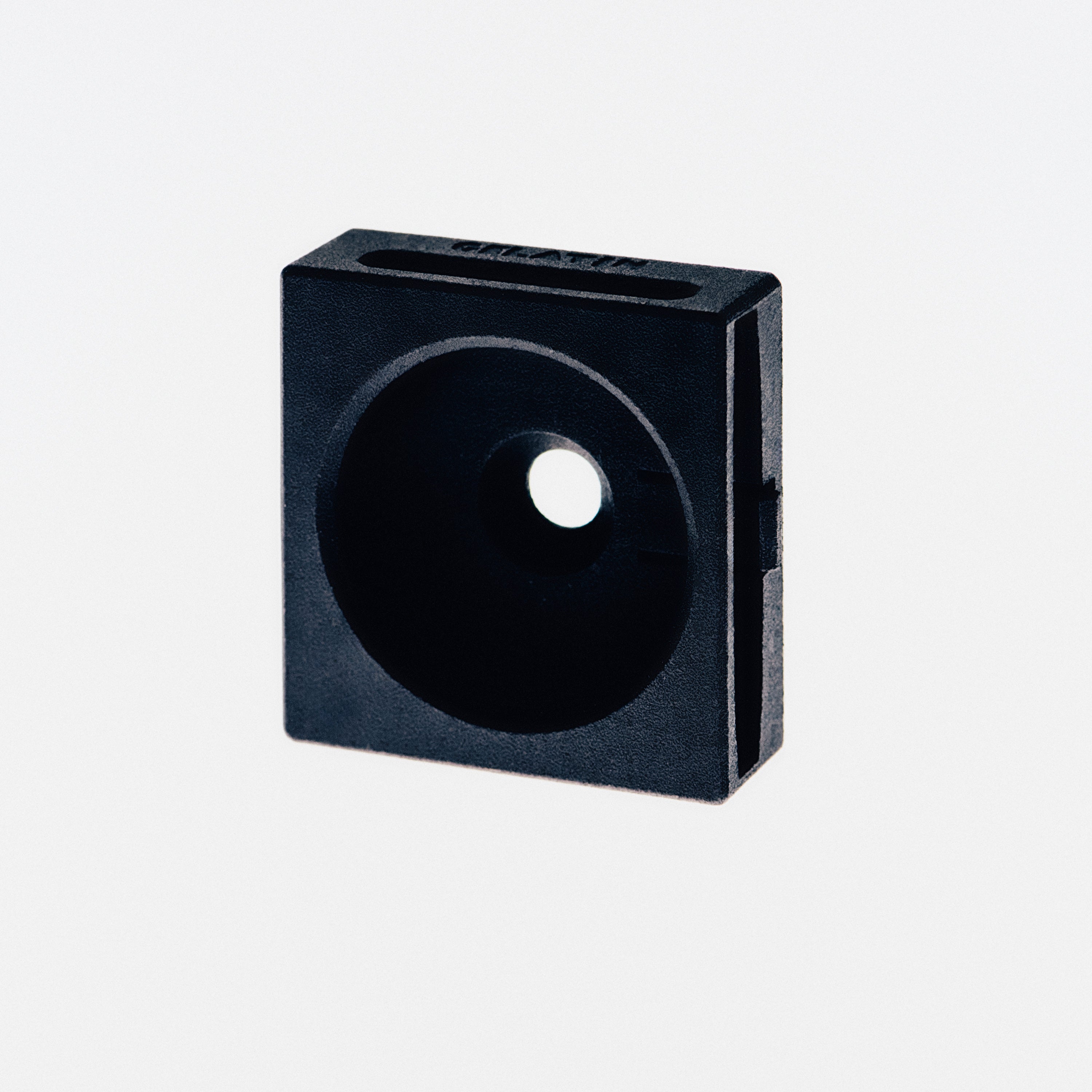 Nido — USB-C Hub Holder for Digi Plates