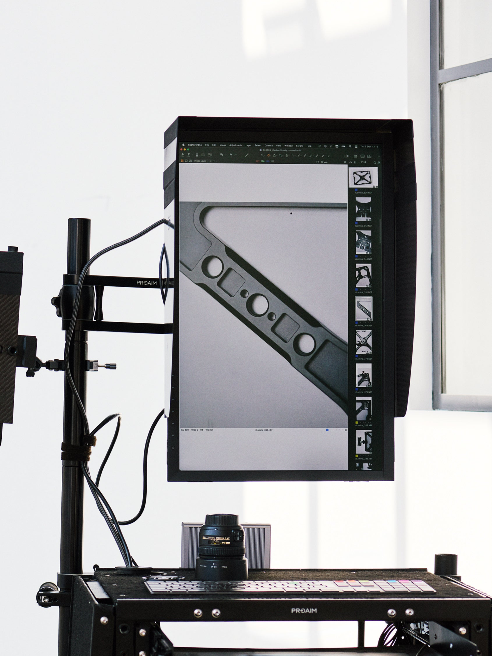 Carbon_Shady_Eizo_24_inch_483_649e77e1-3a3a-4962-8214-299ba48db419.png